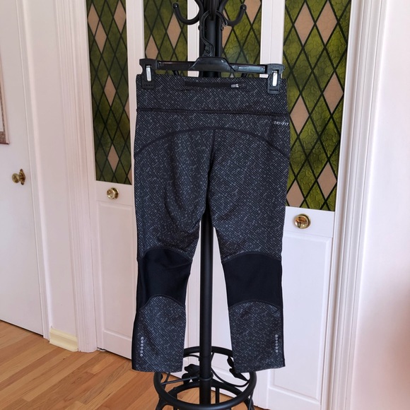 Nike Crop Leggings - Picture 4 of 6